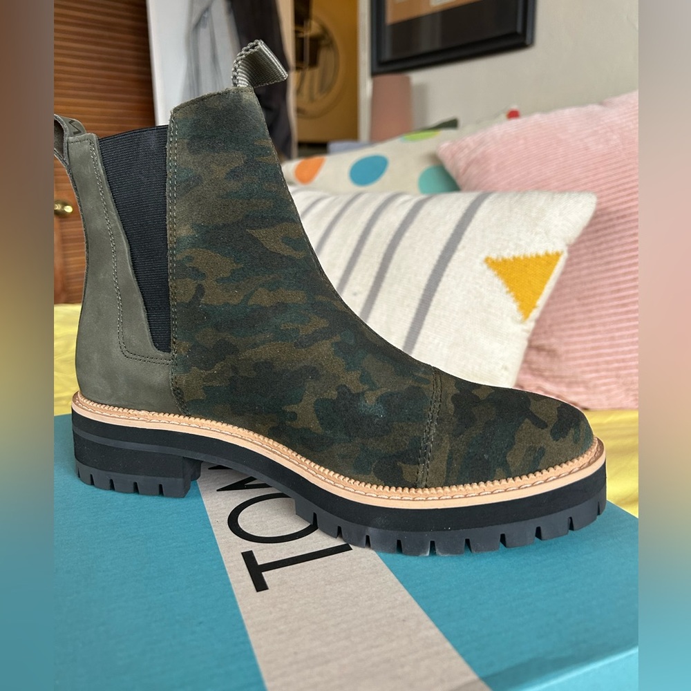 Toms Camouflage Suede Chelsea Booties - Olive Green